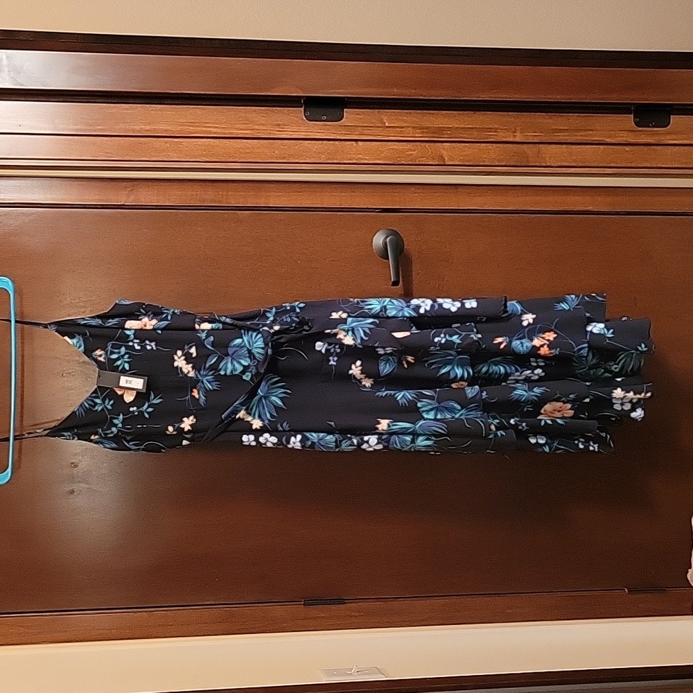 NWT Size 6 Banana Republic Black Floral midi dress